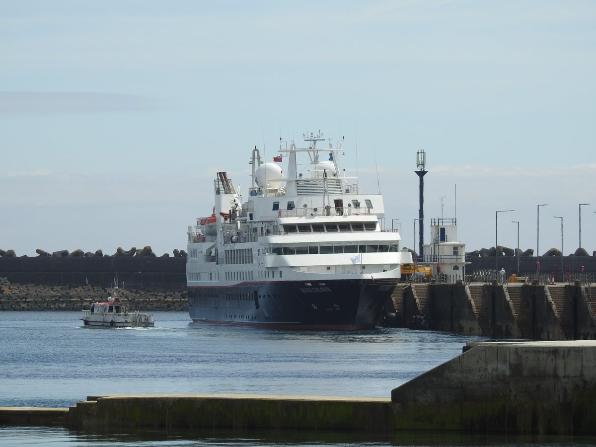 AShipADay1's tweet photo. Silver Explorer alongside in Douglas, June 2017. https://t.co/iRN2PIZ5I1
