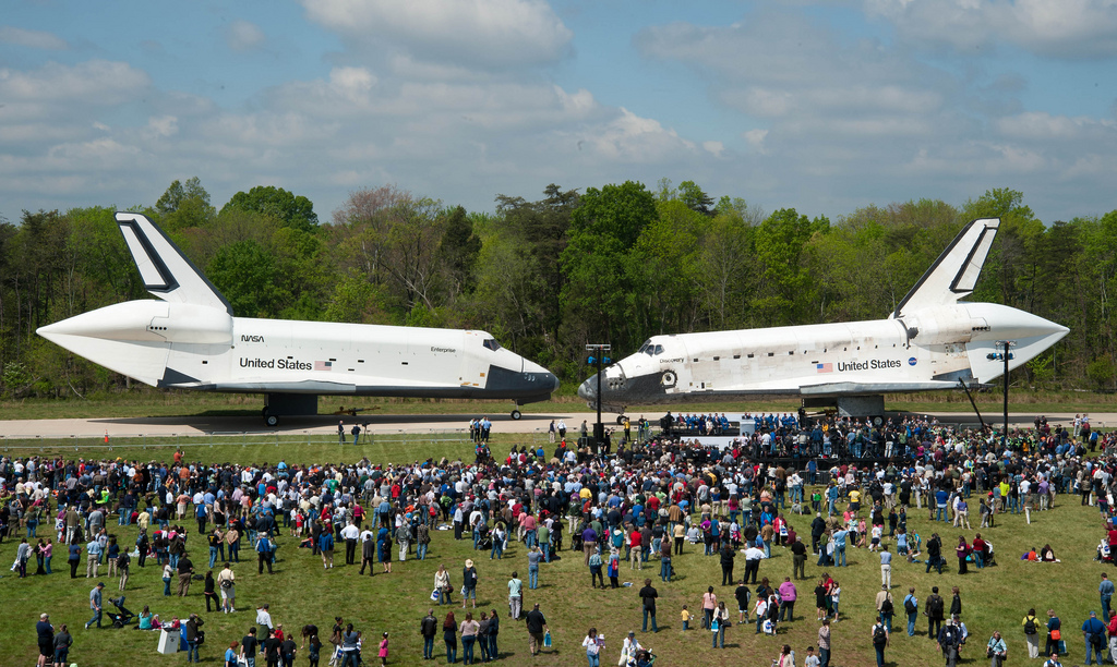 Space Shuttle kiss! 😘 

Enterprise and Discovery met nose to nose in April 2012 when we welcomed Discovery into our collection. #ValentinesDay
