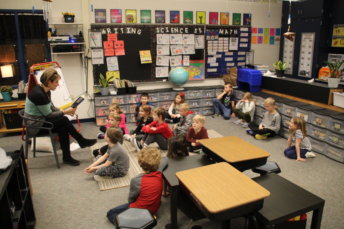 HamiltonSchools's tweet photo. Every time you stop by Mrs. Zoerhof's first grade classroom at Bentheim Elementary, there is sure to be a lot of smiles and fun things happening! 😊
#EachWillThrive https://t.co/ZR4RTRATKV