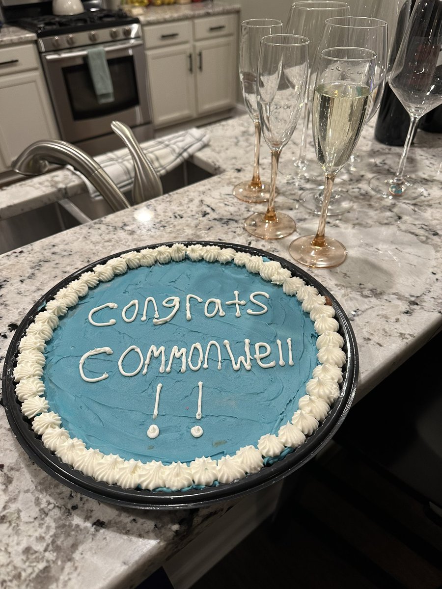 🎉 Congratulations to @CommonWell for being Designated as a #QHIN!! 🎉

The assignment: cake 🎂 & champagne 🍾

The execution: less than ideal. 

Nonetheless: delicious, exciting, and proud! 🩵