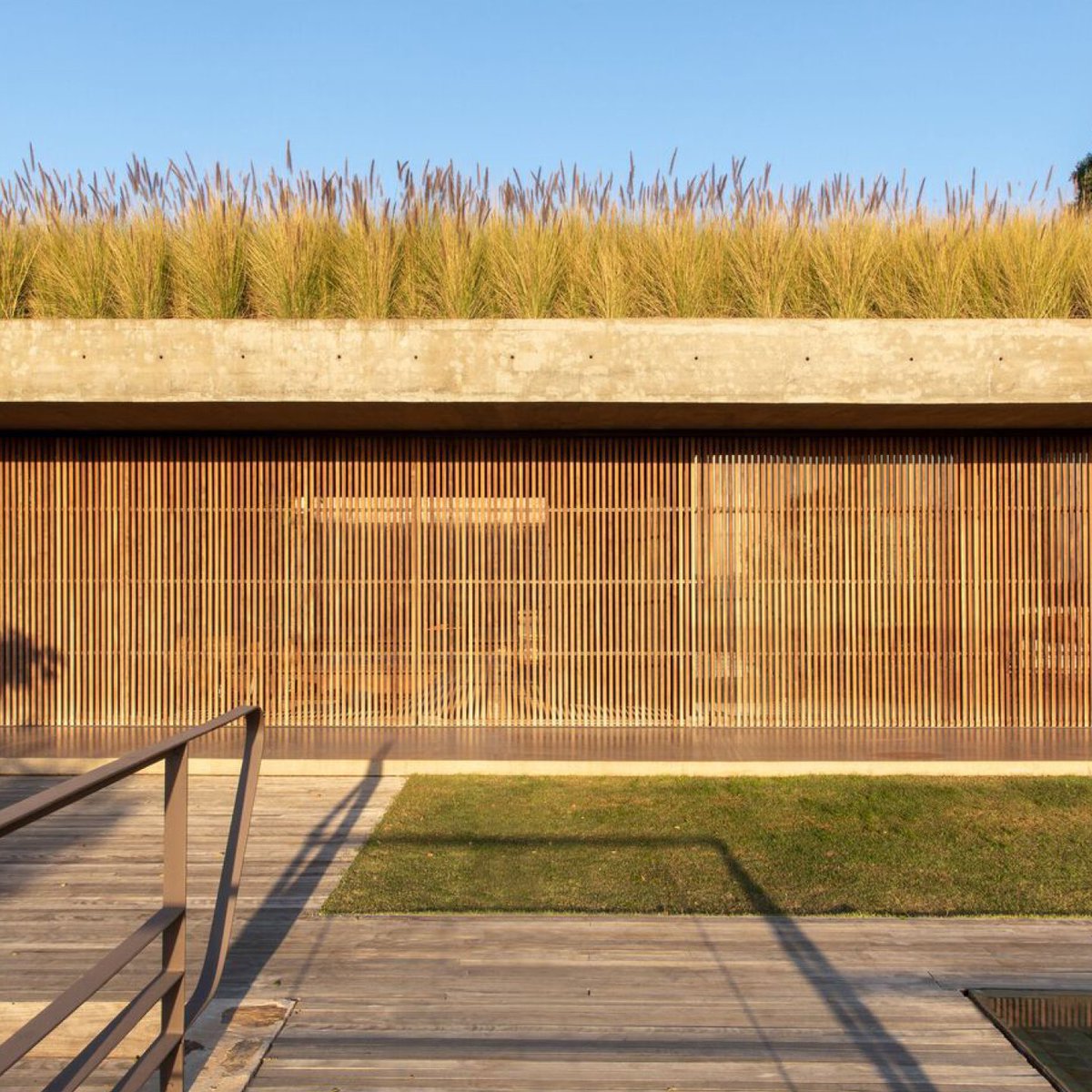 Conoce en este enlace a nuestro blog esta residencia,  paradigma de arquitectura y paisajismo sostenible con madera #grupogubia #espaciosenmadera

espaciosdemadera.blogspot.com/2024/02/reside…

#carpinteriademadera #revestimientos #arquitectura #maderasostenible #celosiasdemadera