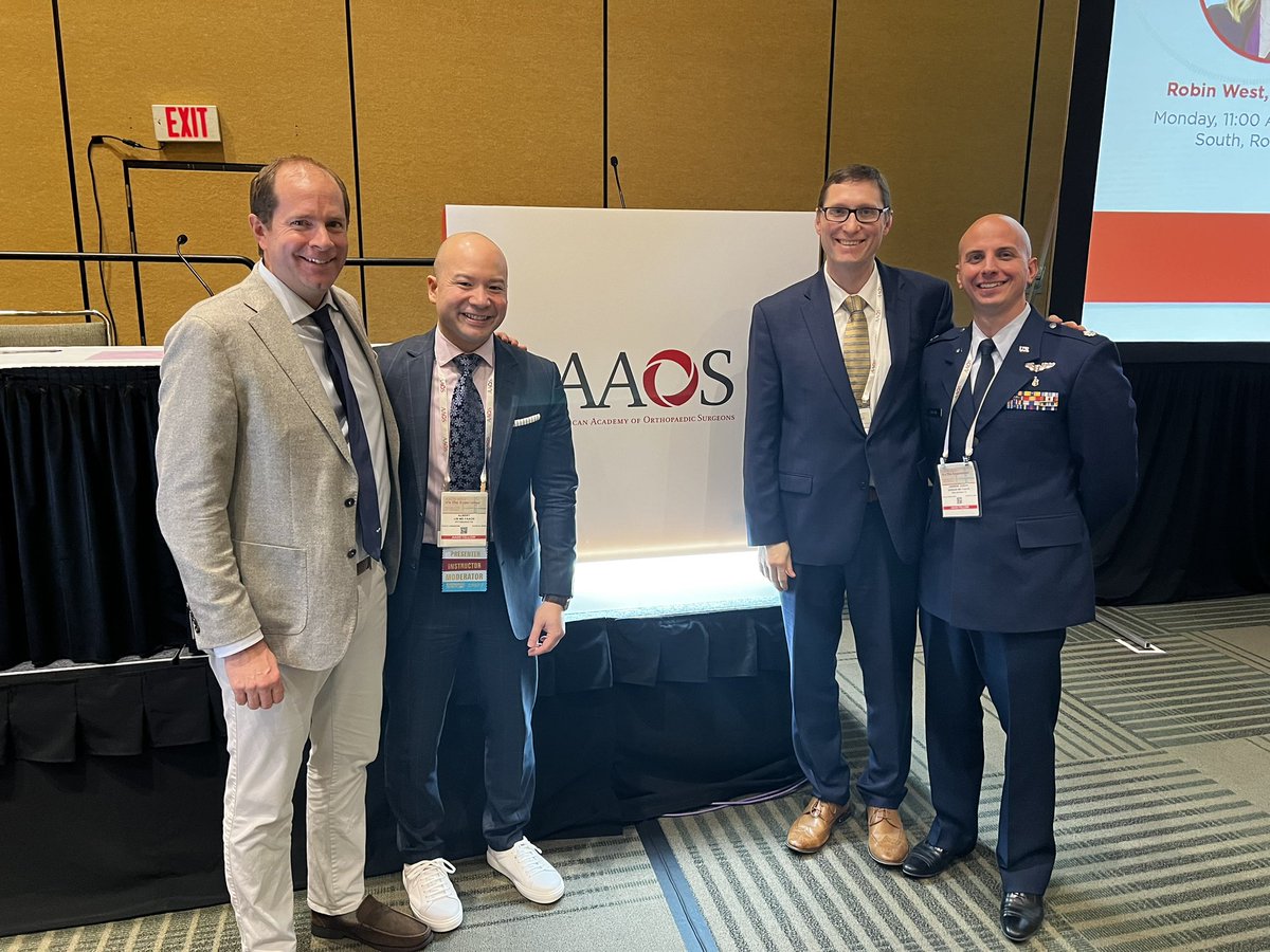 Great to experience with these experts discussing bone loss in #shoulder instability ICL @AAOS1 #AAOS2024 @DocLesniak @jondickensmd