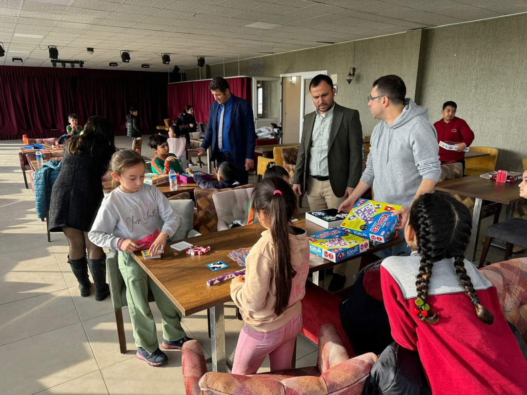 GelenbeO's tweet photo. İlçemiz genelinde İlkokullar ve Ortaokullar kategorilerinde zeka oyunları turnuvası düzenlendi. Oyunlarda 6 öğrencimiz ilçe birincisi olarak il geneli yapılacak turnuvada ilçemizi temsil edecekler. Hepsini ayrı ayrı tebrik ederiz. https://t.co/Z9aNflNQXM
