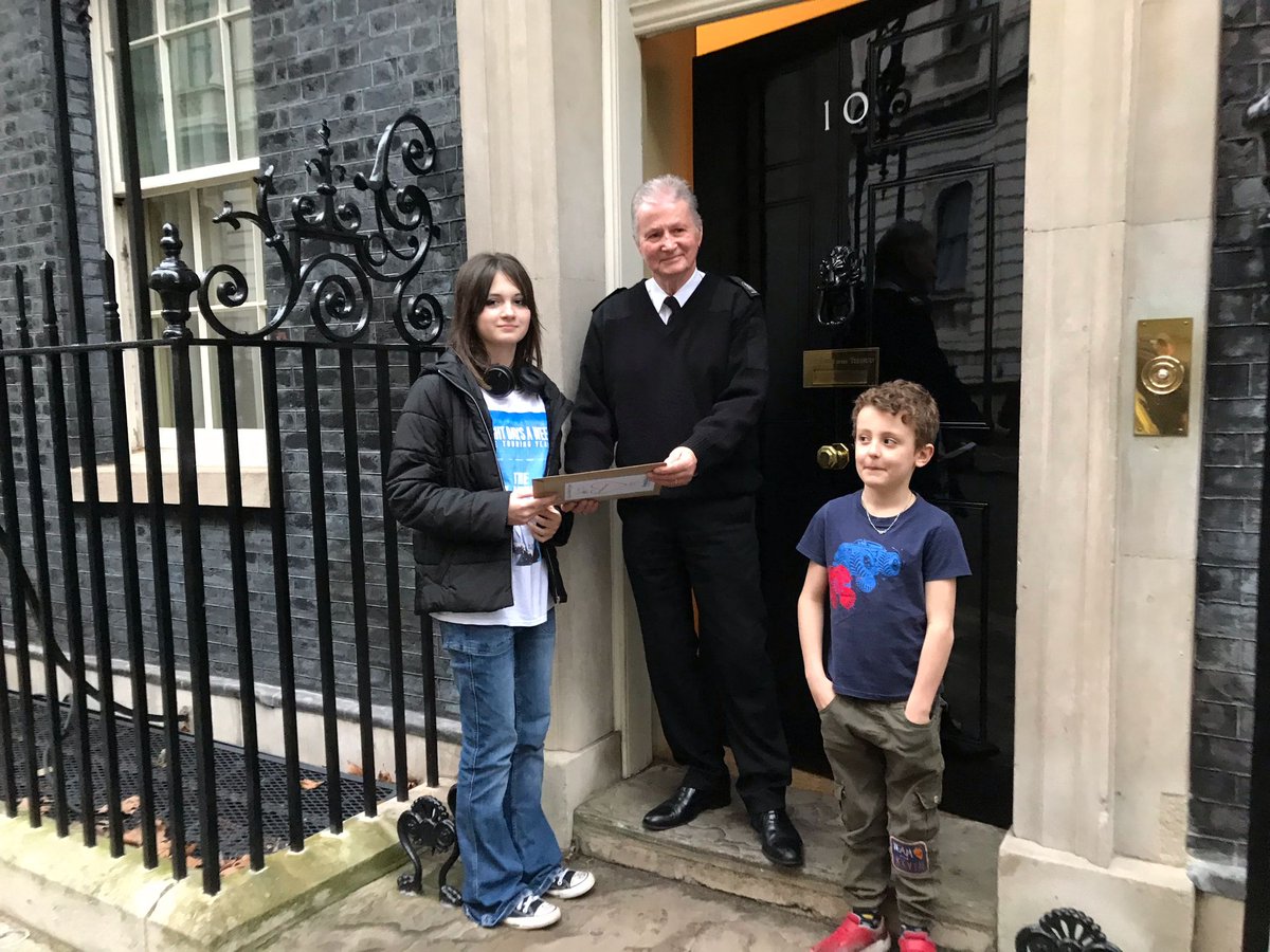 Minimum Income Requirements affect children as well as adults. This #ValentinesDay we have joined with @ReuniteDivFamil and @Praxis_Projects to hand in petition to Number 10 calling for an end to families being ripped apart because of how much they do, or do not earn.