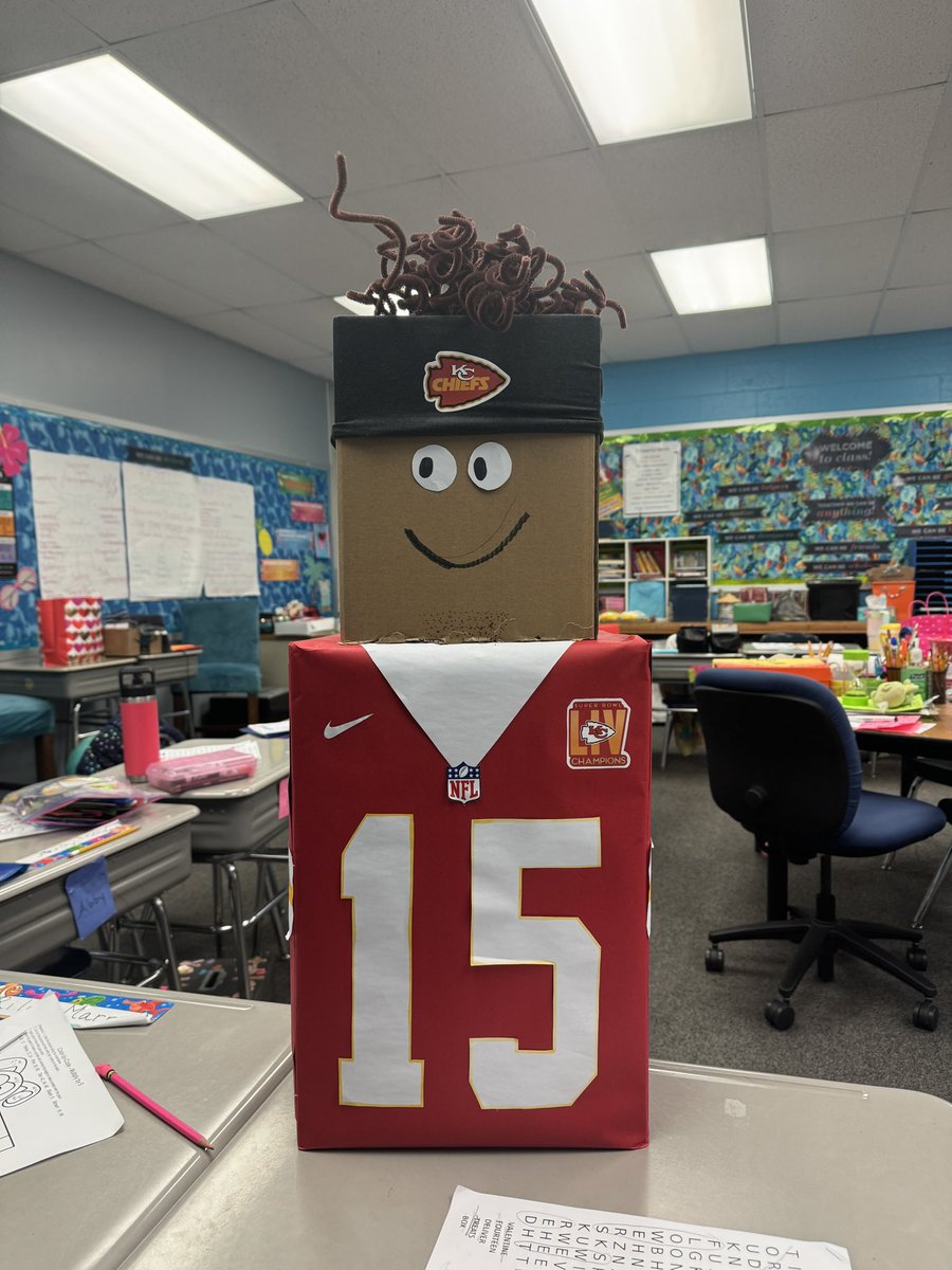 This is a pretty solid <a href="/PatrickMahomes/">Patrick Mahomes II</a> Valentine’s Day box. <a href="/Chiefs/">Kansas City Chiefs</a>