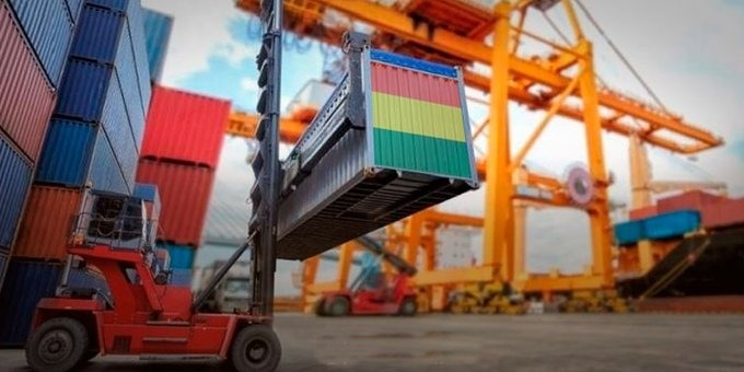 MoneyBolivia's tweet photo. A un año de la escasez de dólares, IBCE resalta que exportaciones cayeron $us 2.800 millones. Este mes se cumple un año desde que en el país comenzó a escasear el dólar.
https://t.co/UxhPL50OTm

#Money #Bolivia #Ecofinanzas https://t.co/JIOLorxZqG