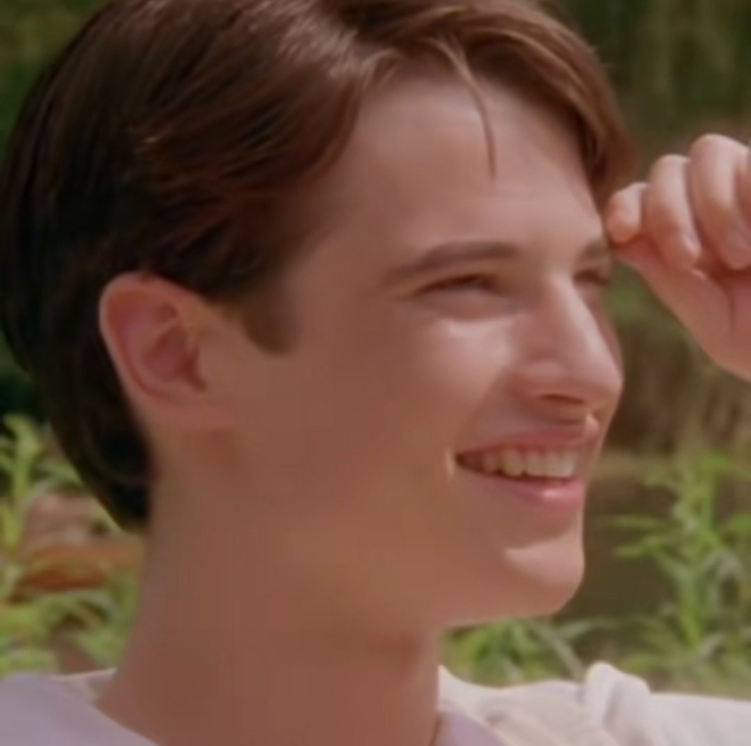 Daily early 2000s Tom Sturridge characters tweet media