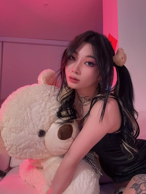 2 pic. Be my Valentine? ✨?? https://t.co/ElWdBCoFuB