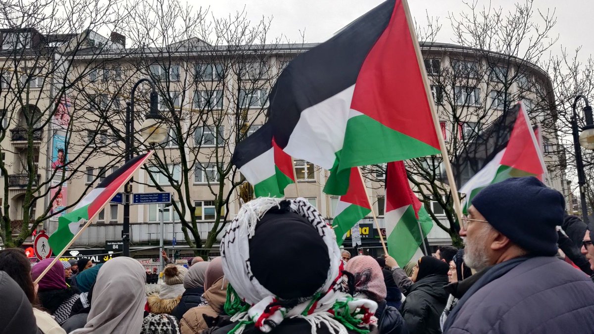 Free Palestine demonstration in Berlin #b1402 
#StopTheGenocide #FreePalestine #FreeGaza #FreeRafah