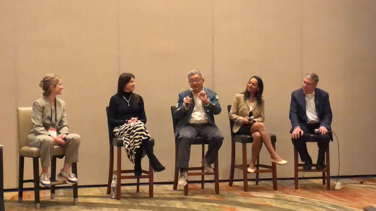 futerra's tweet photo. And now joining @swishinglucy we have Megan Timberlake @ProcterGamble Michael @Starbucks Anjali Mahadevia, Future and Scot Case, @NRFnews to discuss behavior change @GreenBiz #GreenBiz24 https://t.co/xrrWm9Uqpr