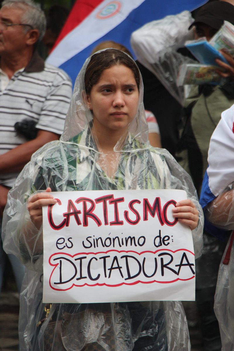 Lots of concerns expressed by protestors that the arbitrary expulsion of Senator Kattya González would be a step back towards Paraguay's dictatorial past.