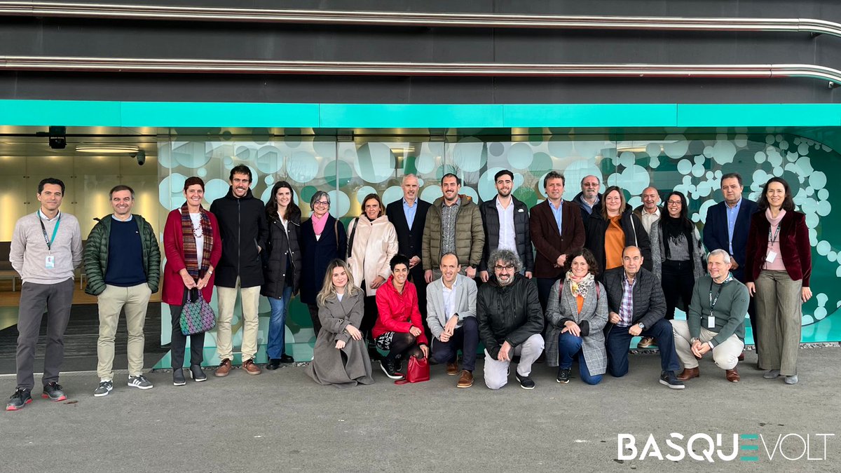 BICAraba's tweet photo. 🟢 Hoy todo el equipo de Transformación Digital del @grupospri nos hemos reunido para hacer seguimiento de los programas que gestionamos, conocer novedades, y poner cara a las nuevas incorporaciones.
🙌🏻 Además, hemos aprovechado el encuentro para visitar #Basquevolt. https://t.co/dMsqyE7m5y