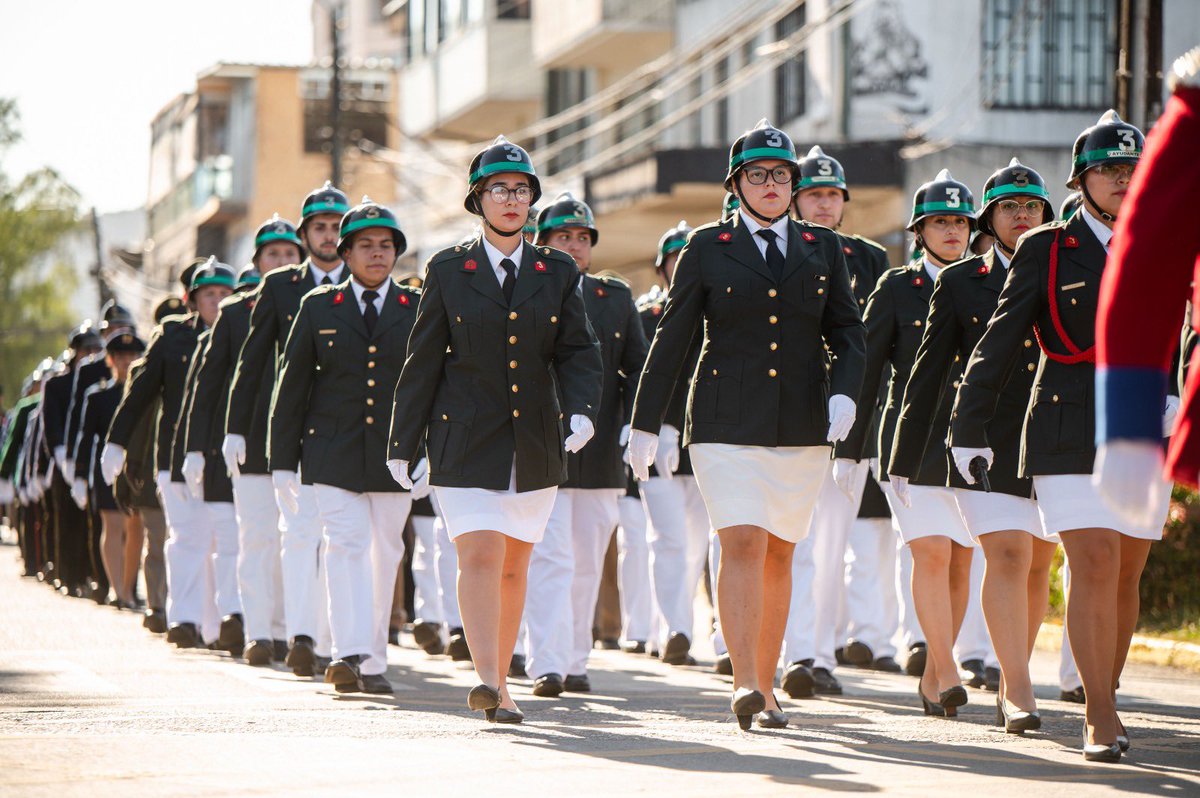 Registro de la presentación en el Desfile Conmemorativo por el 171 Aniversario del Cuerpo de Bomberos/as de Valdivia ; la unidad de formación estuvo además acompañada por nuestra Compañía Canje <a href="/SepPuertoMontt/">Séptima Puerto Montt</a> 
#Valdiviacl
