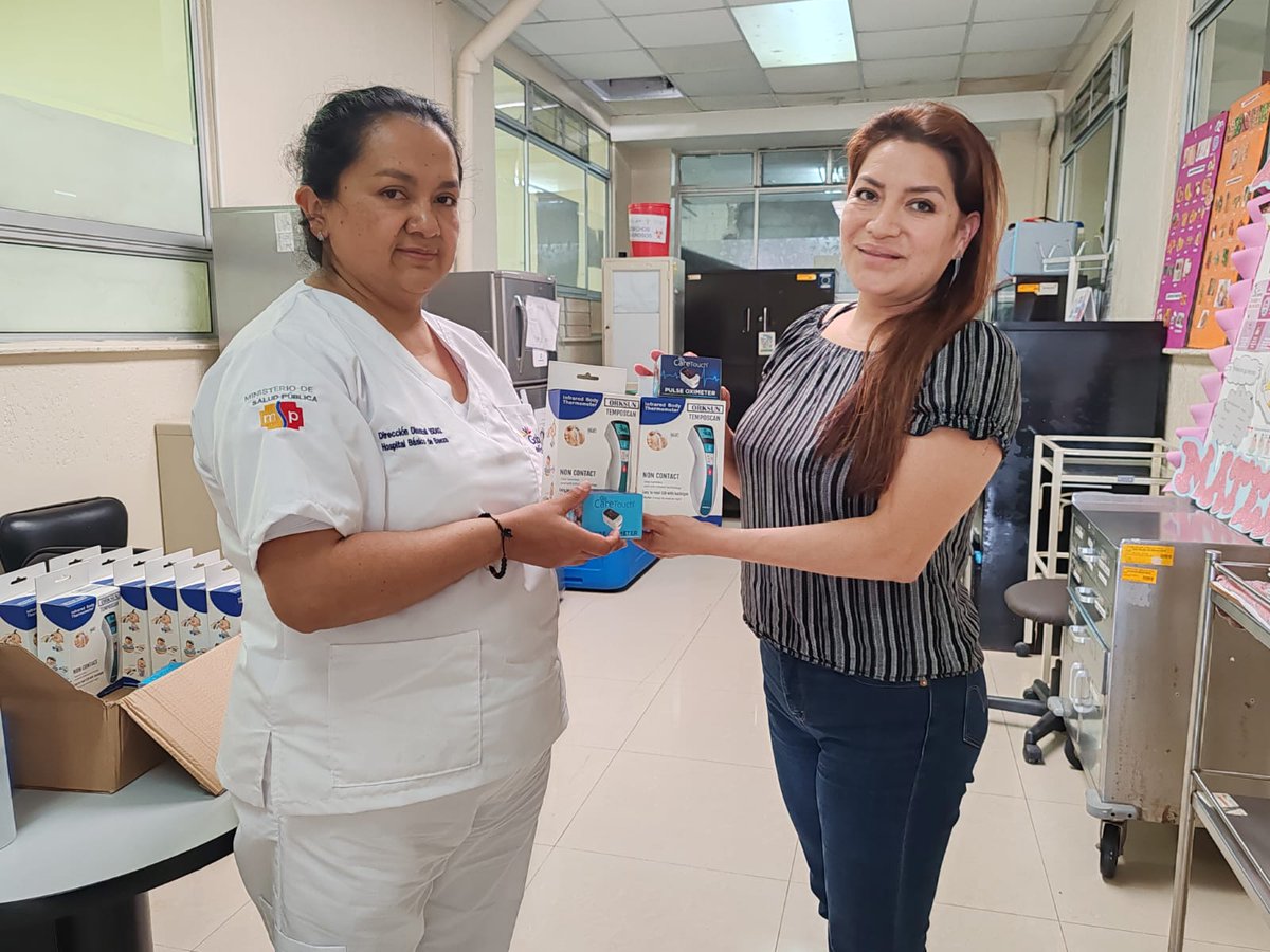 Salud_Napo's tweet photo. #EstoEsEcuador | El🏩Hospital Básico Baeza recibe en calidad de donación termómetros y oxímetros, los mismos que fueron distribuidos con el personal de consulta externa, hospitalización, emergencia y a los jefes de guardia. Agradecemos el apoyo del ciudadano Pablo Campaña. https://t.co/7PuYxXXRJk
