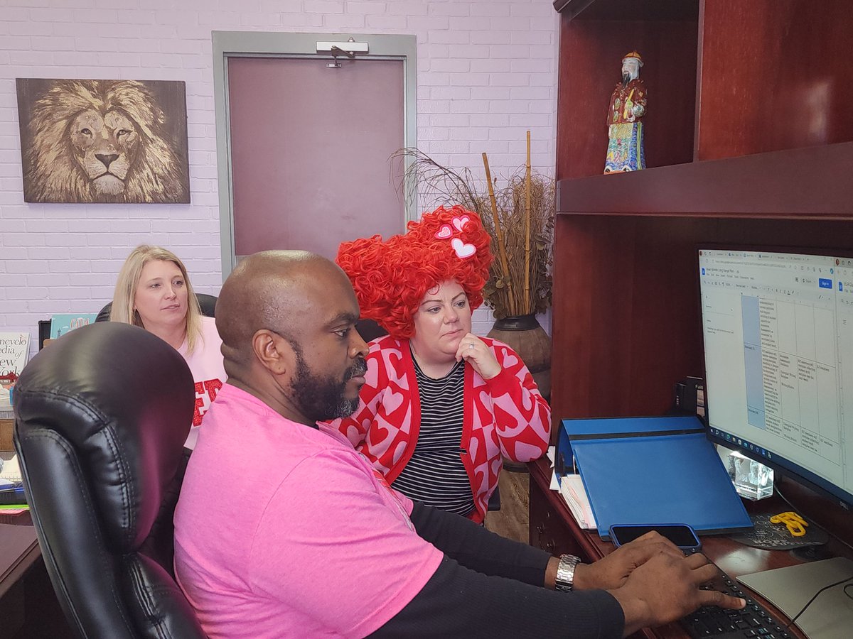 RVariest's tweet image. School leaders at Riser Middle have fun while still engaging in meaningful work to ensure alignment between teacher collaboration and ILT. @intrepid898 @TheresaHamiton @NIETteach