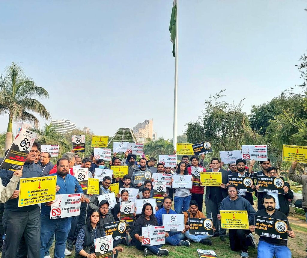 DeepikaBhardwaj's tweet photo. Fight against Section 69 has just begun

Most of us weren't born when #498A was brought in but we are alive &amp; will do whatever it takes to #RollBack69 so that lacs of families aren't destroyed

We won't let this law become one more extortion tool over broken relationships https://t.co/LQqHdZ4xz7
