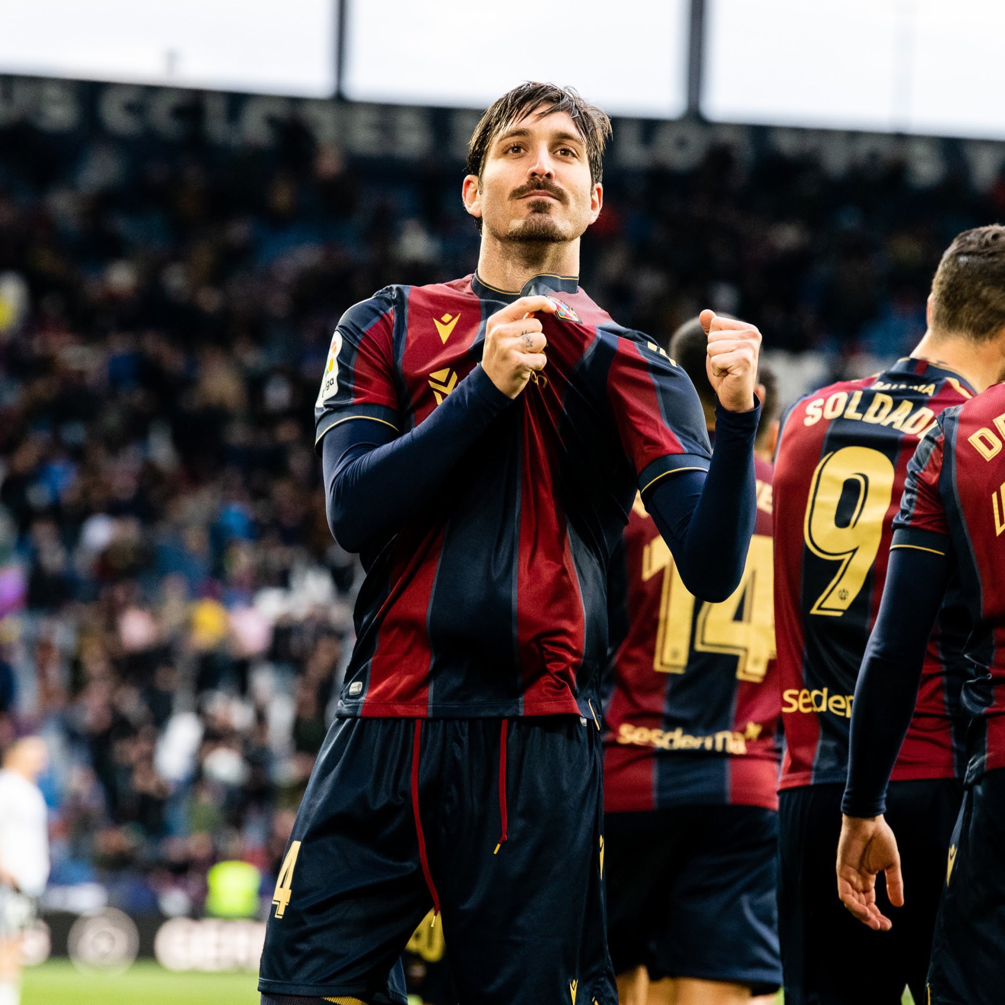 Campaña se coge el escudo tras su gol al Burgos la temporada pasada, el último que marcó con la camiseta del Levante