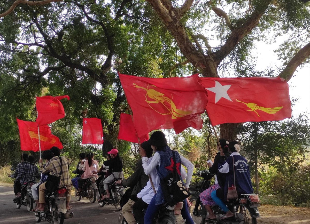 HighHigh234's tweet image. All Burma Federation of Student Unions and youths from #Budalin Twp, #Sagaing Region, marched on motorcycles and protested to oppose the #MilitaryDictatorship on Feb13.

#HelpMyanmarIDPs      
#2024Feb14Coup         #WhatsHappeningInMyanmar