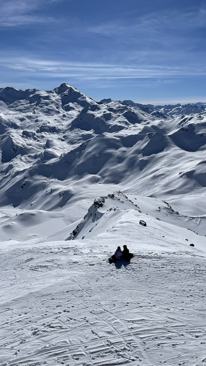 #hitwebb #ski #soleil #montagne #menuires #valthorens #courchevel #vacances #alpin #neige #chasseursalpins #picnic #saintvalentin ⛷🎿😎🚠☀️
@les3vallees_officiel @savoiemontblanc @LesMenuires