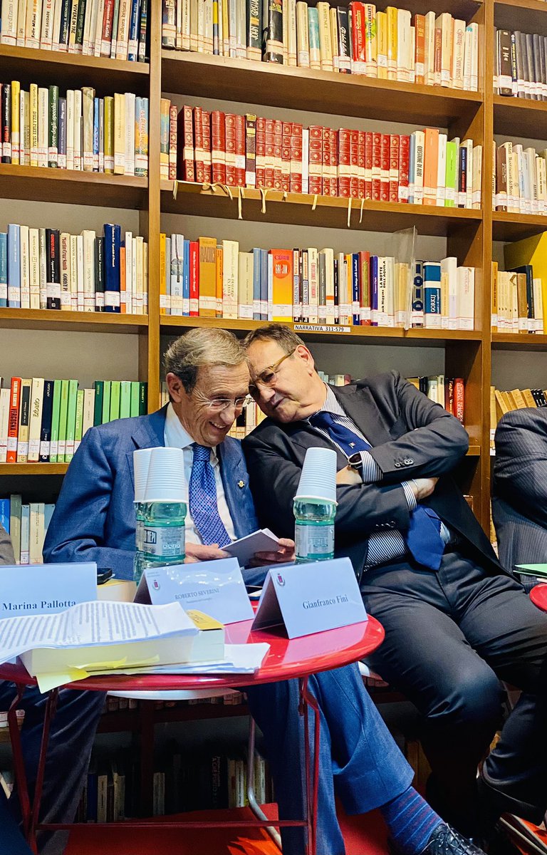 _FranciFelici's tweet photo. Presentazione del libro del Prof. Luigi Tivelli, presente Gianfranco Fini. #work https://t.co/Un0dWDUreS