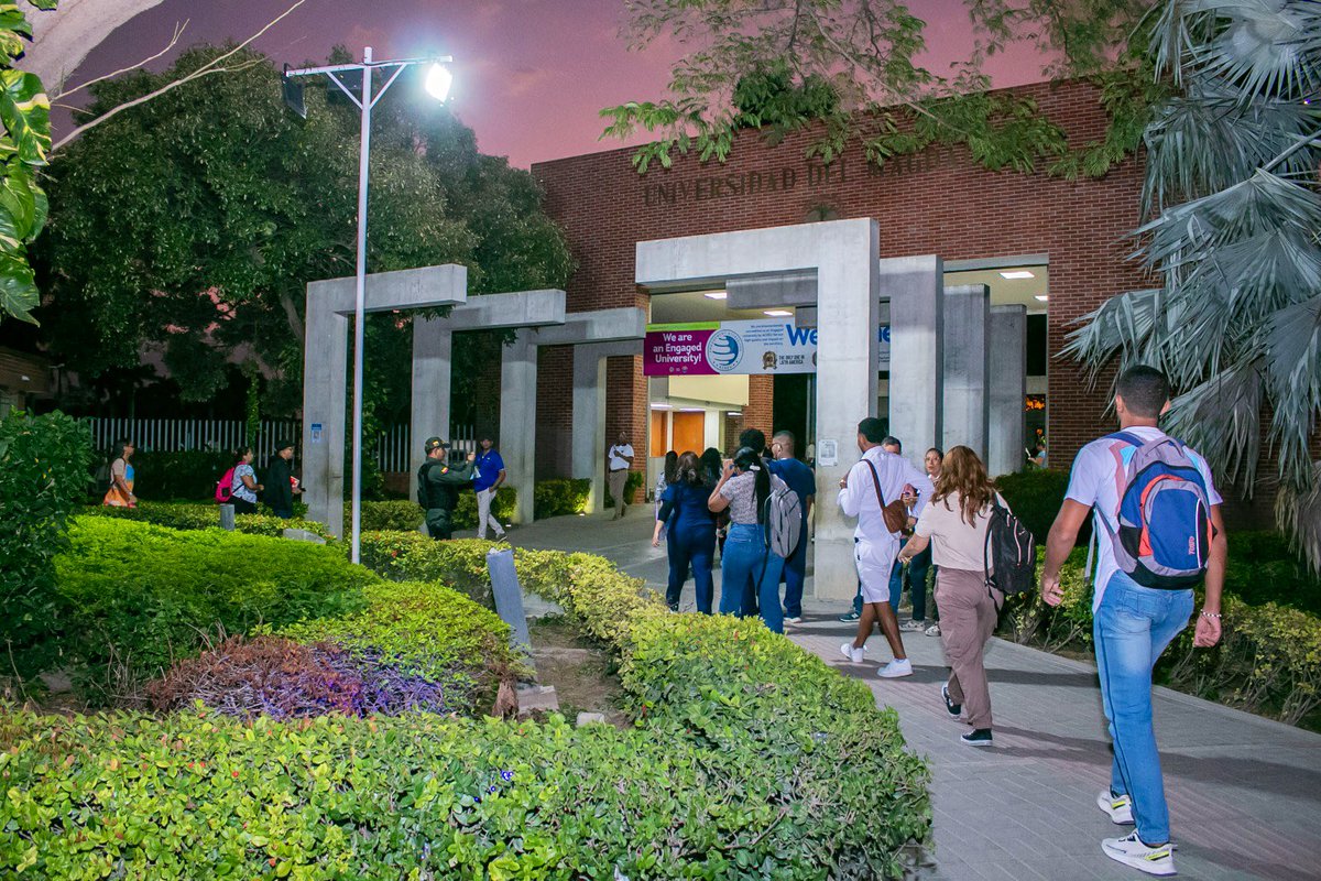 pverasalazar's tweet photo. ¡Ha llegado la hora de iniciar clases! 

Y cómo nos gusta hacerlos sentir en casa, desde las 5:00 a.m. estuvimos listos para recibir a cerca de 17 mil estudiantes que llegan a la @Unimagdalena para transformar sus vidas. 

¡Bienvenidos a todos y todas! https://t.co/NryleH1tCz