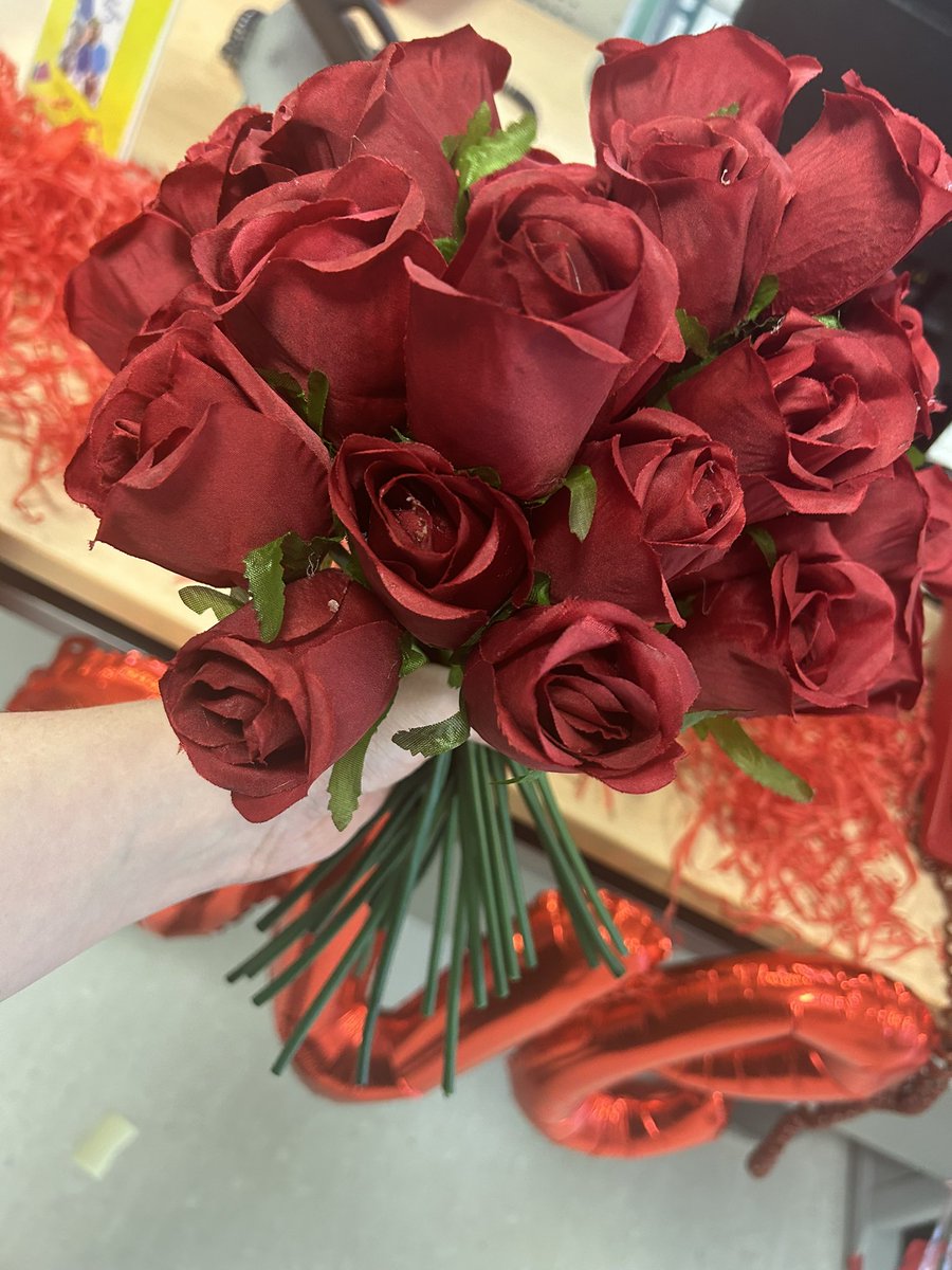 Happy valentines Day from OPAU 🌹 ❤️ our patients loved their red rose #WUTH #LoveIsInTheAir