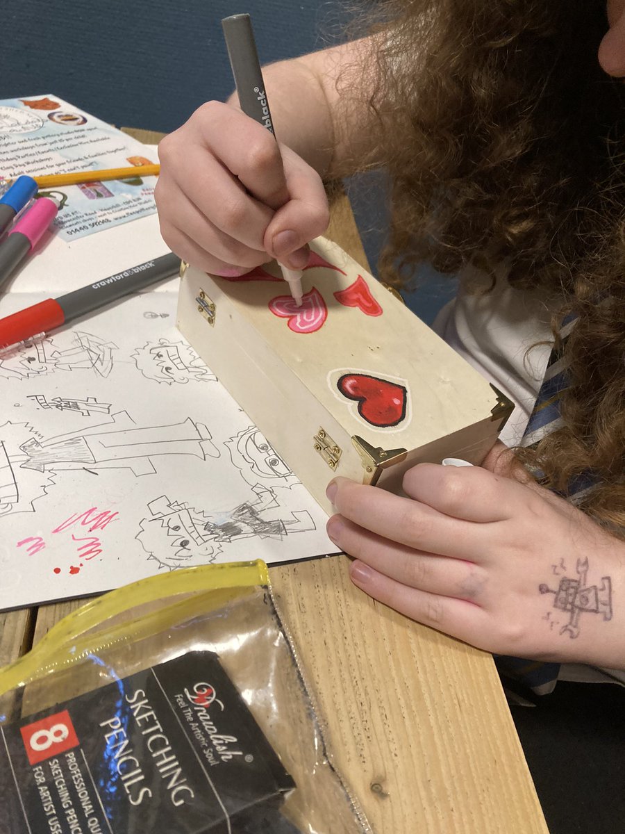 MrsBaldwinArt1's tweet photo. Lots of surface decoration today @SignPost_WBH @HaverhillToCo https://t.co/NKwlzO42u4