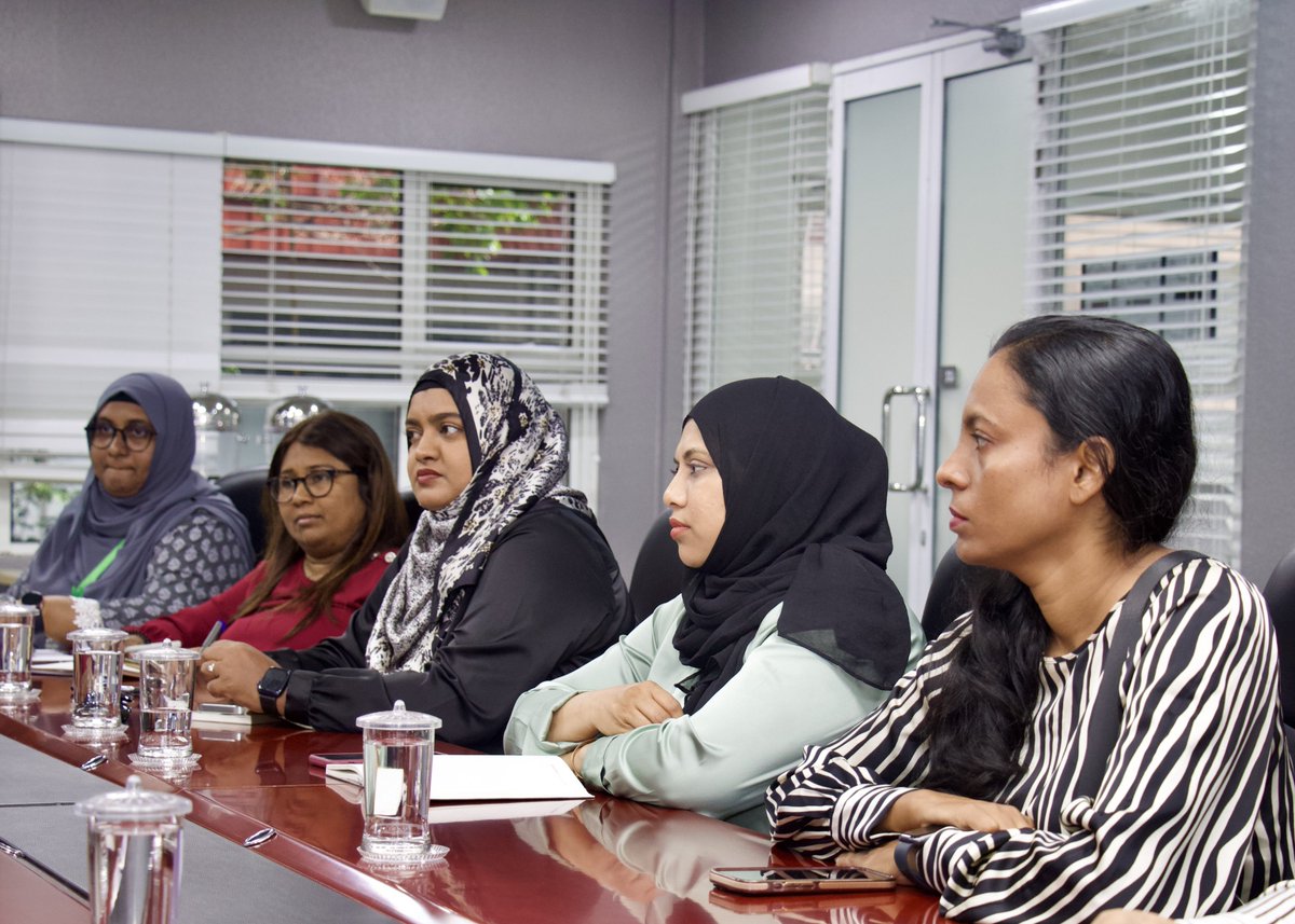 NSPAmaldives's tweet photo. އާސަންދަ ސްކީމް މެދުވެރިކޮށް 'އެންޑޯމެޓްރިއޯސިސް' އަދި 'ޕީސީއޯއެސް' ފަދަ ޞިއްޙީ މައްސަލަތަކަށް ދެވޭ ފަރުވާގެ ކަންކަން އިތުރަށް ހަރުދަނާކޮށް ދިމާވާ މައްސަލަތައް ދެނެގަތުމަށް އެންޑޯ މޯލްޑިވްސް އާއި އައި.ޖީ.އެމް އެޗްގެ ބޭފުޅުންނާއެކު މިއަދު ވަނީ މަޝްވަރާކުރެވިފައި.
#Hafthaa14 https://t.co/gb8AO1spd9