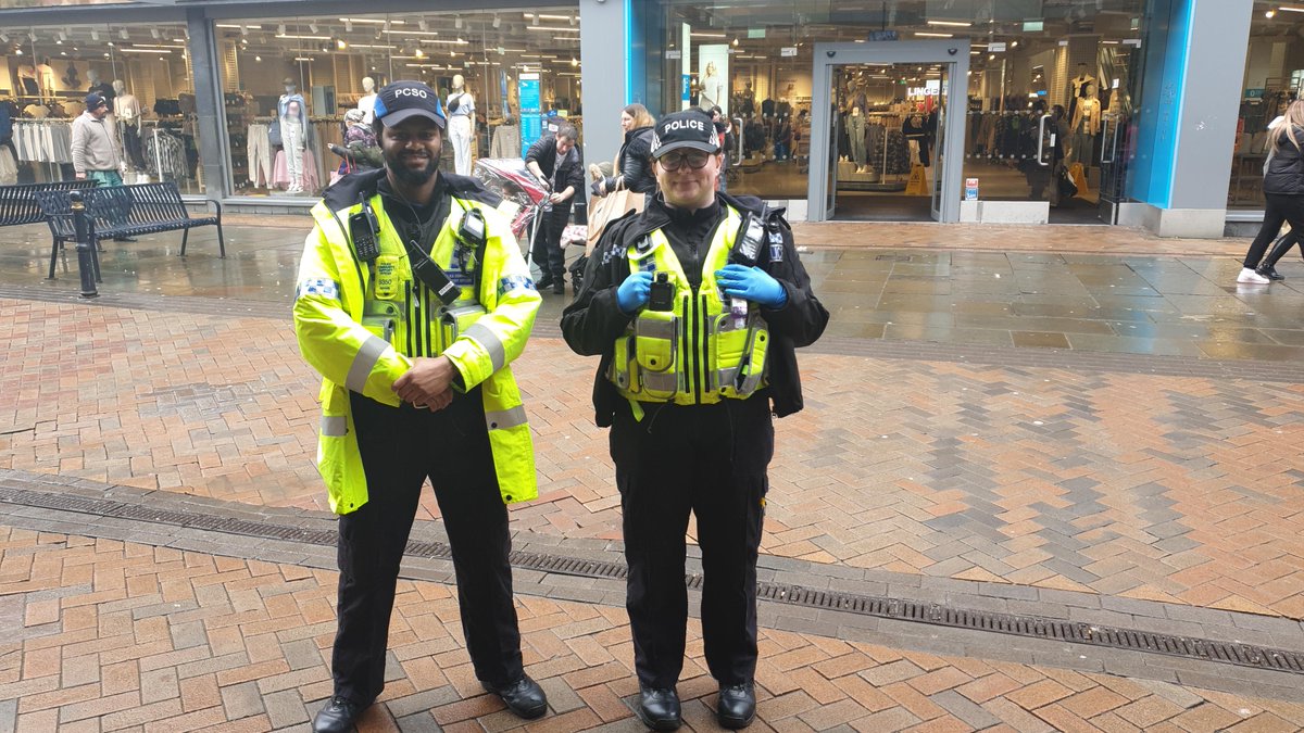Today #PCCosgrove & #PCSOAdams have been out on foot patrol across the City.

They’ve also be joined by our colleague from @GlosHorsePol 

#VisibleInTheCommunity