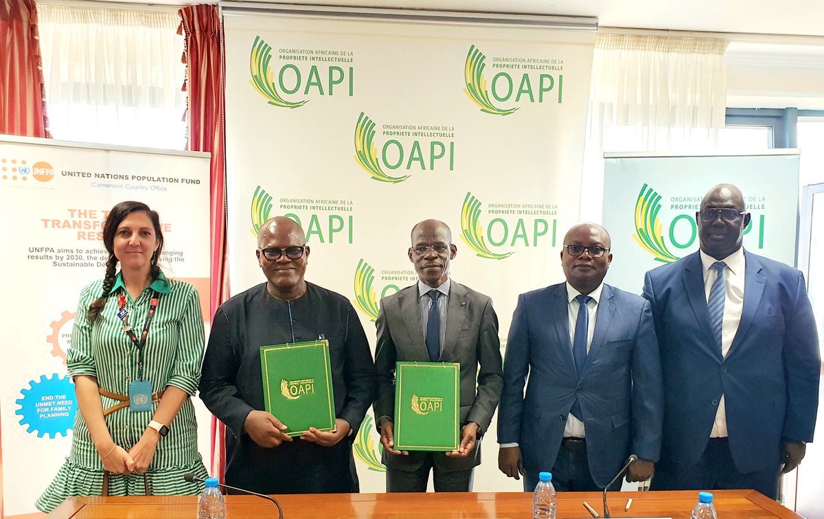 UNFPACameroon's tweet photo. @UNFPACameroon &amp; @OAPI_TWIT ont signé ce jour un accord de #partenariat. Evaluer les besoins et renforcer les capacités des femmes et filles en matières #innovation, #propriété #intellectuelle et #entrepreneuriat. Et accélérer l'atteinte des 3 #3RTs https://t.co/KN2B88w5ln