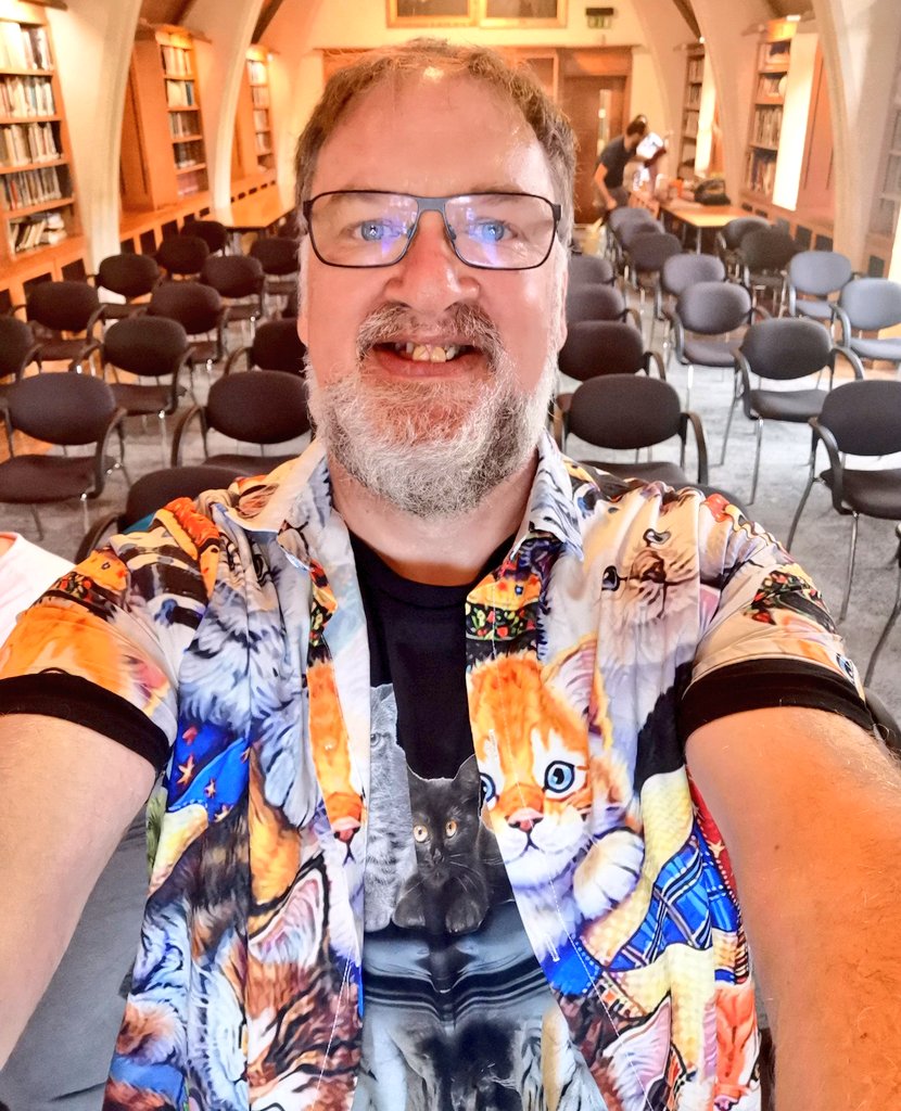 If you are coming to my Stories of Cats event on 24 February then don't forget there is an ameowzing prize for whoever is wearing the best cat themed clothing on the day! I will be judging you...as will @RevWhoGuest 😹