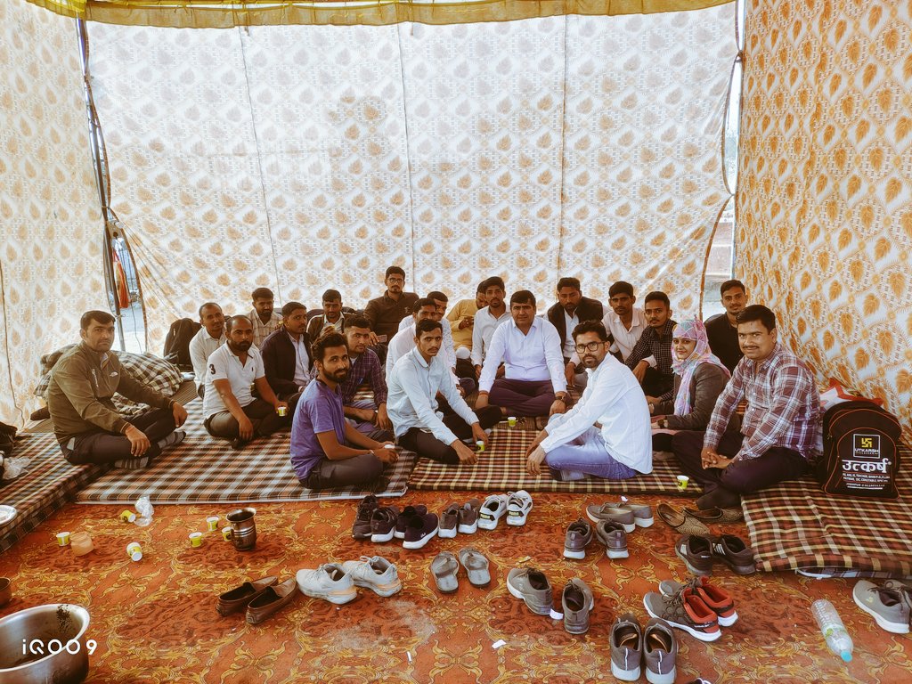 वरिष्ठ अध्यापक #हिंदी के साथियों साथ संघर्ष में...
आपका संघर्ष रंग ला रहा है. ..
बहुत जल्द होंगे मंडल आवंटन 
साथियों आपके साथ थे है और रहेंगे l
<a href="/PRESIDENTBKN2/">GIRDHARI GODARA प्रदेशाध्यक्ष रेसला</a>