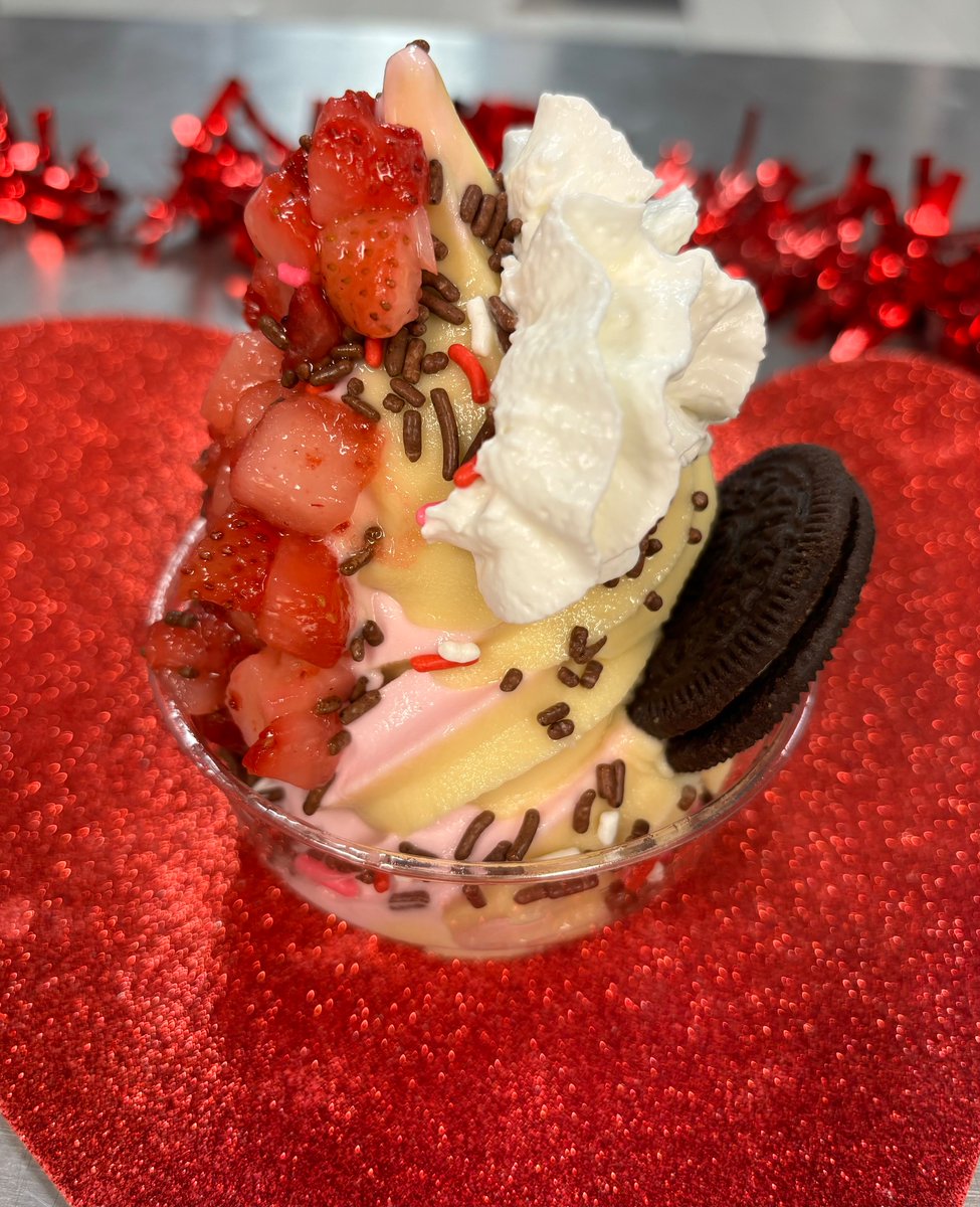 Happy Valentine’s Day from your favorite food service department ❤️

Special Fro-Yo sundae available at North &amp; South today! 

First student to retweet &amp; mention this post to the South Snack Bar will get a free sundae on us!