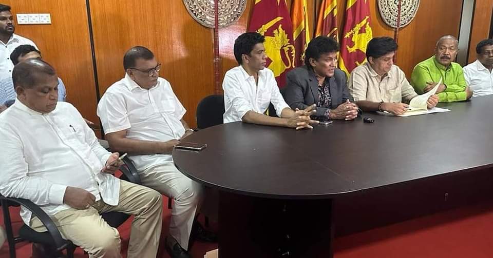 Opposition Leader @sajithpremadasa signed a social contract with political parties representing the plantation community today (14) at the Samagi Jana Balawega party office, pledging to safeguard the rights of both upcountry and low country plantation communities.