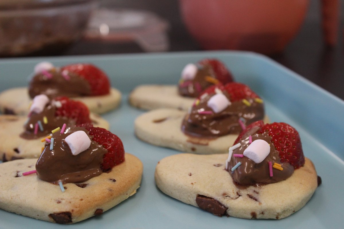 stmarys_college's tweet photo. Happy Valentines Day! 🩷
Look at these amazing valentines inspired bakes our Year 7 pupils made in Food & Technology last week.
#foodandtech #valentines #valentinesday #happyvalentinesday #HappyValentinesDay2024 #HappyValentines #bakingfun #bakedwithlove https://t.co/Kju4SvCqPv