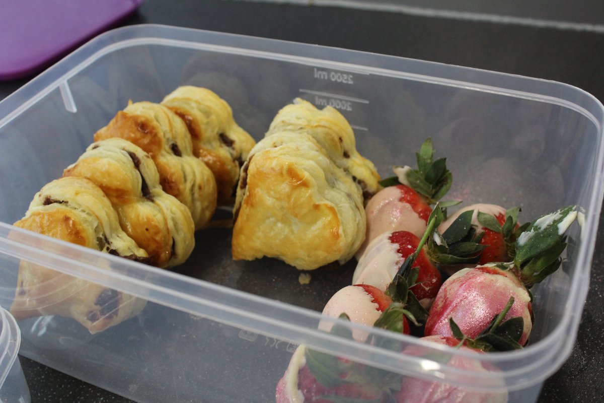 stmarys_college's tweet photo. Happy Valentines Day! 🩷
Look at these amazing valentines inspired bakes our Year 7 pupils made in Food & Technology last week.
#foodandtech #valentines #valentinesday #happyvalentinesday #HappyValentinesDay2024 #HappyValentines #bakingfun #bakedwithlove https://t.co/Kju4SvCqPv