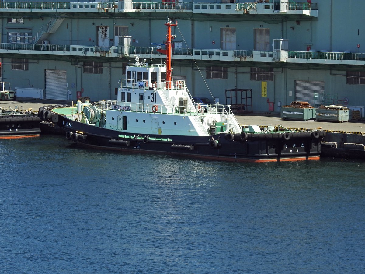 AShipADay1's tweet photo. Tug Tokyo Maru in Yokohama, March 2015. https://t.co/ywuNFC0MCz