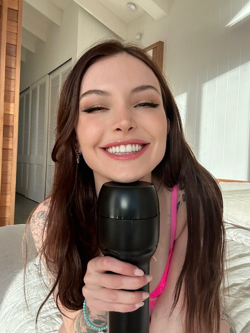 IT&rsquo;S HERE!! Jerk off your cock with my  pussy 💦 https://t.co/oiYDAEmiWz https://t.co/utmeffih5Z