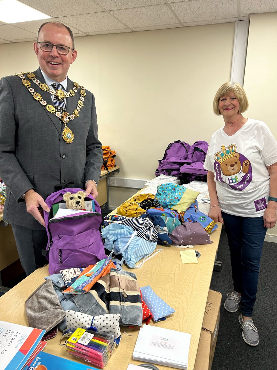 Thank you @buddybagsuk for inviting the Mayor to one of your monthly bag packing sessions today. @Mayor_RoyalSC had a wonderful morning meeting all of the hard working volunteers who create backpacks containing all the essential items a child needs when entering emergency care