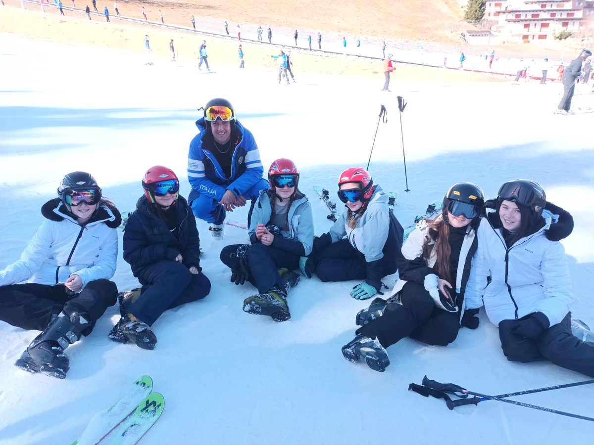 2nd year students and their teachers are enjoying a brilliant ski trip in Italy ⛷️🇮🇹 Excellent courage and determination shown by the students as they tackle the blue and red slopes #ProudMarys @lecheiletrust1