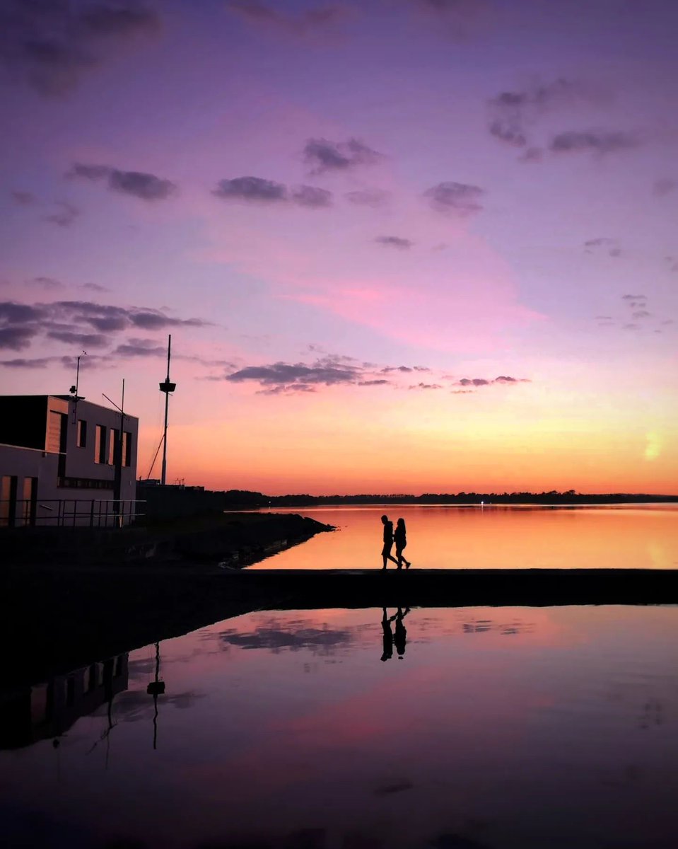 Grá is all around!  ❤️  Happy Valentine’s Day 🌹

In the mood for a romantic #DublinCoastalTrail seaside stroll? 🌅

Tag your other half and let ‘em know! 😉

📸 @Shotsbywhatsrnm

#LoveDublin
