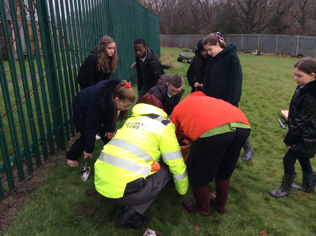 RachelDangerfi2's tweet photo. We had a wonderful assembly about tackling climate change from Tracey who works with the Metrocentre. Pupil parliament then planted Hawthorn, Field Maple and Hazel trees to do our bit for climate change! @Broadwoodschool https://t.co/xrYO7lh5ox