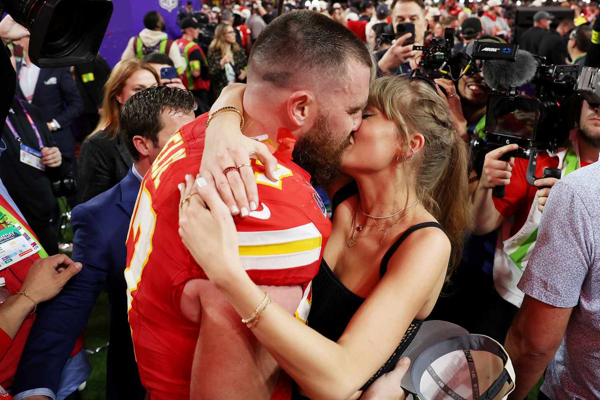acnewsitics's tweet photo. Happy Valentines Day to all the happy couples! 😍 https://t.co/yKXucsYx59