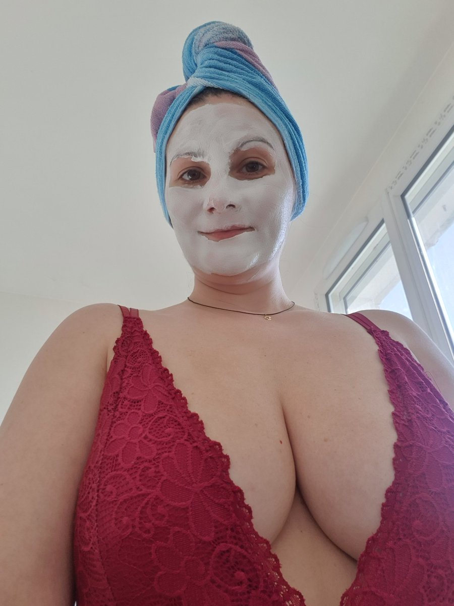 AngelaSShine's tweet photo. Before Vday dinner https://t.co/BelBhhqdqN