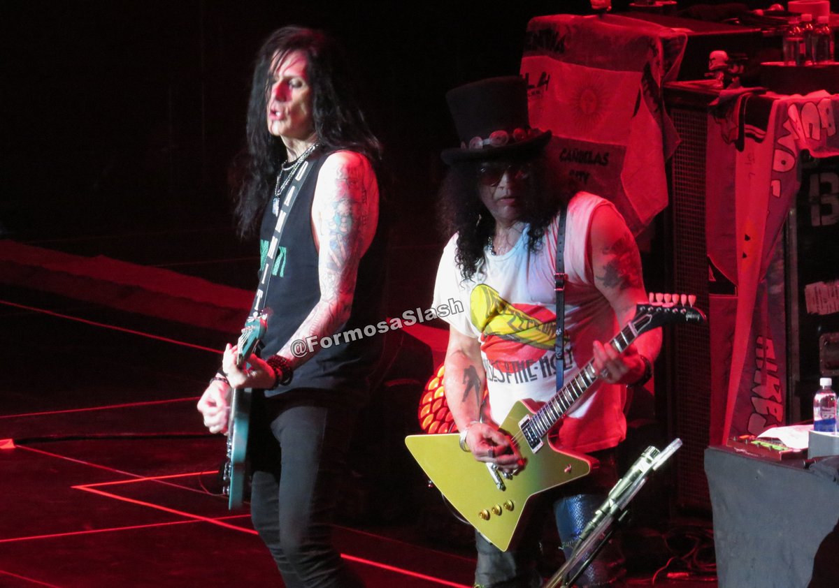 The River is Rising Tour 2024 live in Buenos Aires, Argentina. <a href="/Slash/">Slash</a> ft <a href="/MylesKennedy/">Myles Kennedy</a> and #TheConspirators <a href="/todddammitkerns/">Todd Dammit Kerns</a> <a href="/franksidoris/">Frank Sidoris</a> <a href="/brentfitz/">Brent Fitz</a> #SMKC #slashnews #slash2024tour #slashfans #BrentFitz #toddKerns #frankSidoris #MylesKennedy #Slash <a href="/slashworldarg/">Slash World</a>