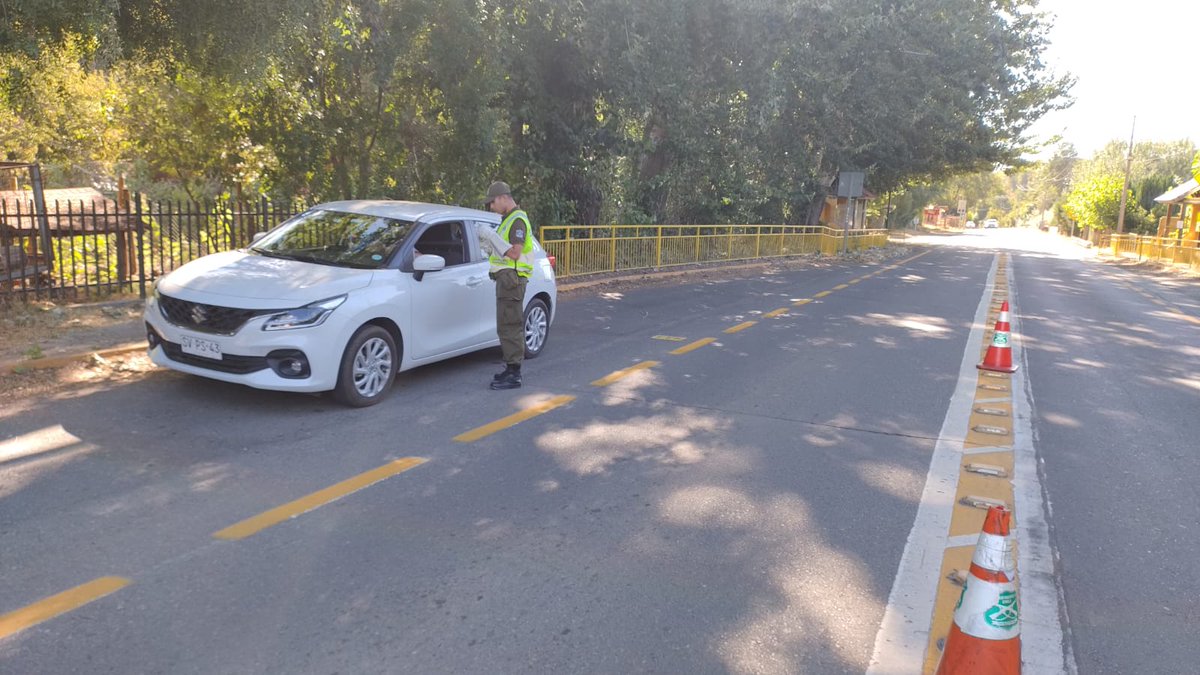 CarabNuble's tweet image. Carabineros de la Tcia. #Pinto y los Retenes de #Tanilvoro y #Recinto, realizan patrullajes y controles en sectores rurales, para detectar eventuales focos de riesgo de incendios, entregando recomendaciones a vecinos sobre medidas de prevención 🔥. 
#LaPrevenciónEsNuestraEsencia