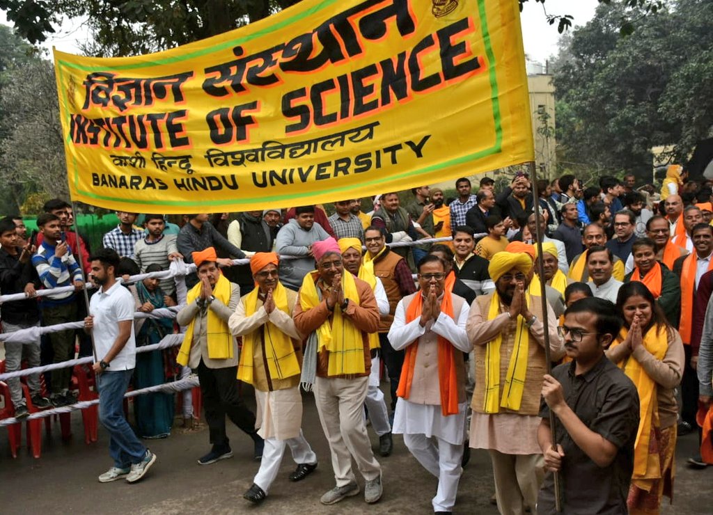 DeanScienceBHU's tweet photo. काशी हिन्दू विश्वविद्यालय के 109वें स्थापना दिवस पर विज्ञान संस्थान की "विकसित भारत, श्रेष्ठ भारत" को समर्पित झांकी...... https://t.co/bjDBKLl82m