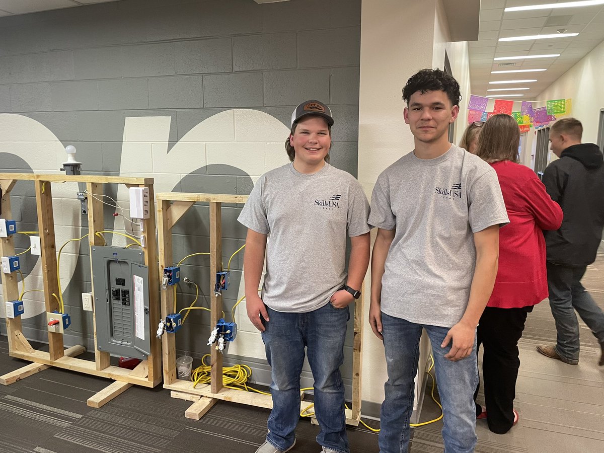 SaraWindham5's tweet photo. Parents as Partners Night- WOW! CTE students showcased work in the healthcare, culinary, agricultural, automotive, plumbing, electrical, robotics, &amp; computer science fields, just to name a few. They were knowledgeable &amp; enthusiastic! @BeltonISD #empoweringfutures https://t.co/K9tx5OqV81