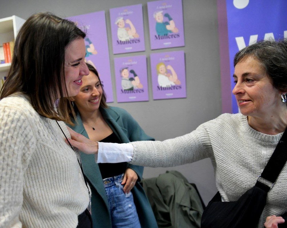 Podemos_Galicia's tweet photo. Hoxe tivemos encontro militante en Vigo coas nosas candidatas @isabelfaraldo @Carmen_Berzosa_ e @IreneMontero onde charlamos e compartimos vivencias e inquedanzas. https://t.co/8FYL5DMyaz