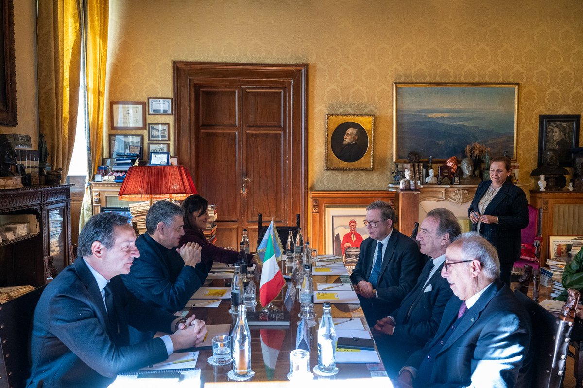 🇮🇹🇦🇷 Oggi incontro tra il SegrGen <a href="/MasiAlessandro/">alessandro masi</a> e il Capo del Governo di Buenos Aires <a href="/jorgemacri/">Jorge Macri</a> sulla promozione dell'italiano, con Fulvio Pompeo SegrGen e <a href="/ACiuti/">Ana Ciuti</a> Responsabile delle relazioni internazionali di Buenos Aires. Per la Dante, <a href="/AVincenzoni/">andrea vincenzoni</a> e Salvatore Italia.